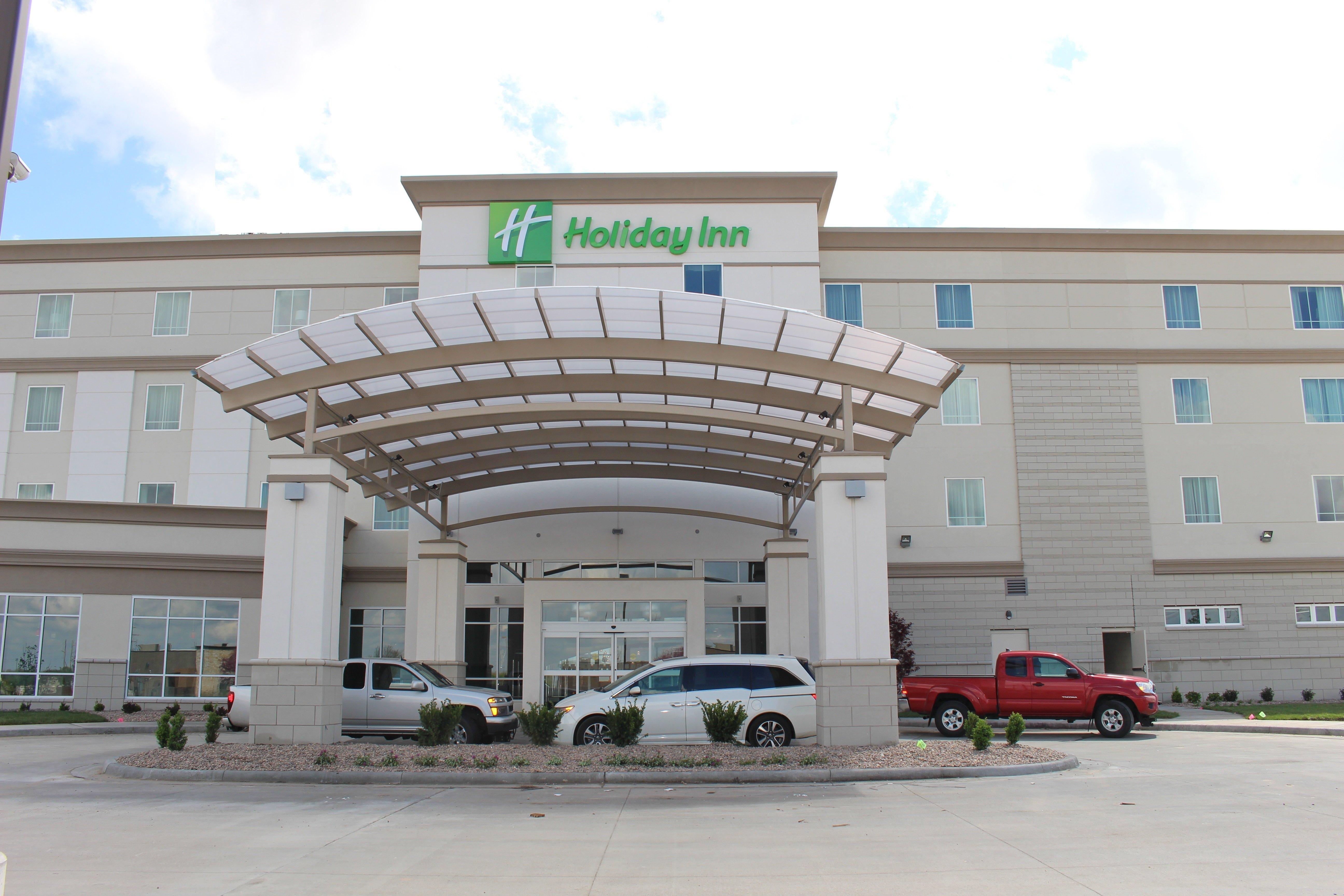 Holiday Inn Salina, An Ihg Hotel Exterior photo