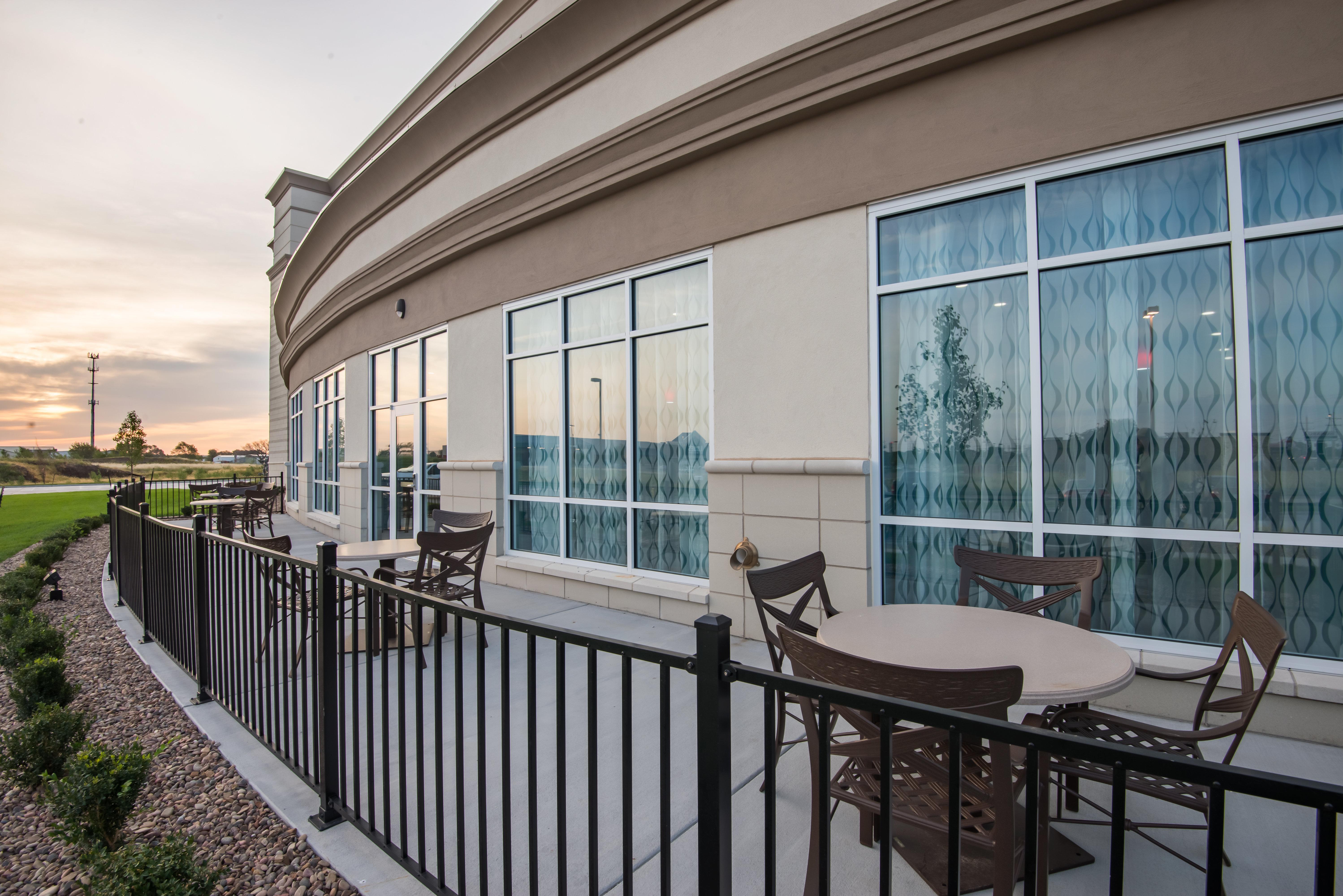 Holiday Inn Salina, An Ihg Hotel Exterior photo